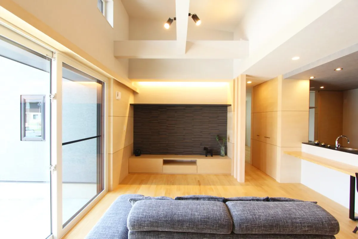 自宅とピアノ教室を兼ねた大屋根の家